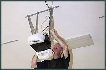 Two Guys Garage Doors Fort Lauderdale, FL 954-379-2219 - serv-cont-open-gr-43m